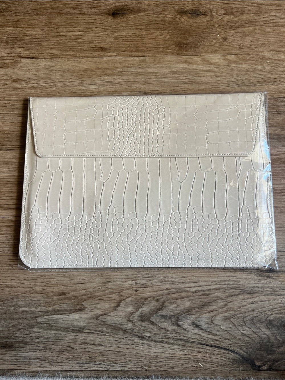 Cream Croc-Embossed Envelope Laptop sleeve